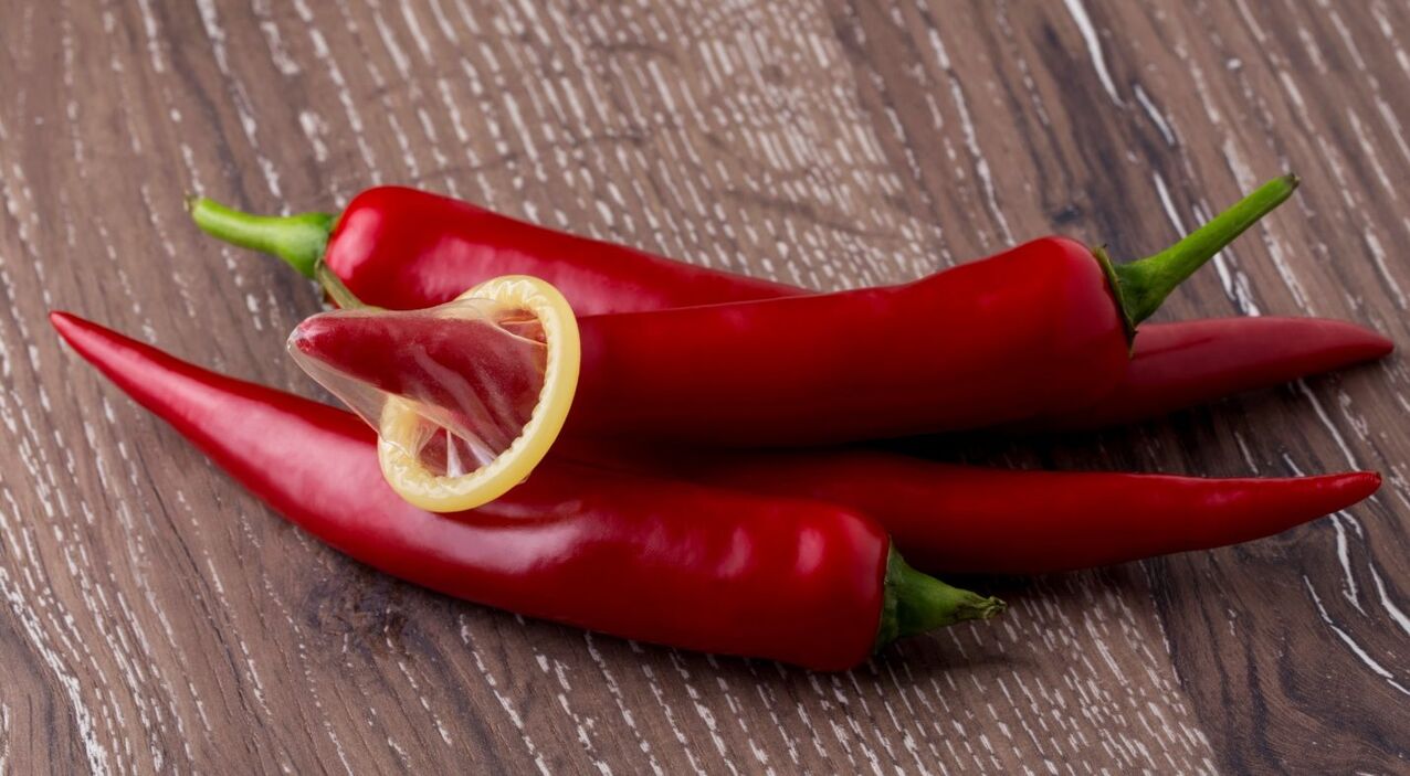 Pinapataas ng sili ng sili ang mga antas ng testosterone sa katawan ng isang lalaki at nagpapabuti ng potency