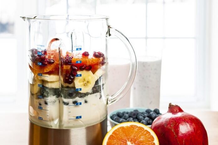 Paghahanda ng isang berry-fruit cocktail upang mapataas ang potency sa maikling panahon